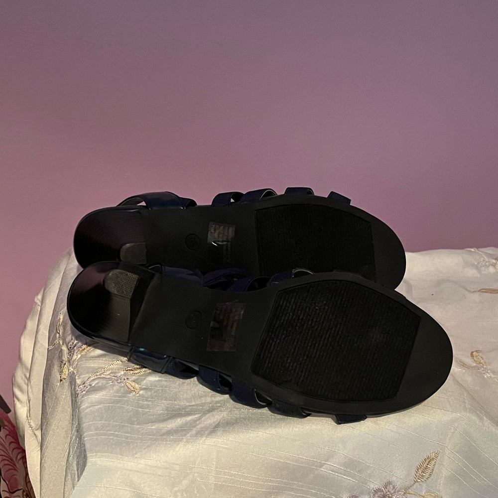 Karen Scott Navy dress sandals. Size 7 1/2M. - Picture 3 of 5